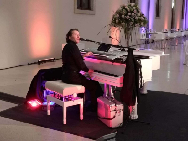 Europäischer Kulturpreis 2018 Albertinum Dresden Musiker für Trauung Pianist Sänger DJ HochzeitsDJ Musiker für Geburtstag Live-Musik Band Party DJ HochzeitsDJ Hochzeitssänger Klavierspieler Hochzeitspianist Pianomusik Klavierspieler für Hochzeit und Feier Mundharmonika Dresden Sachsen deuschlandweit Mundharmonikaspieler